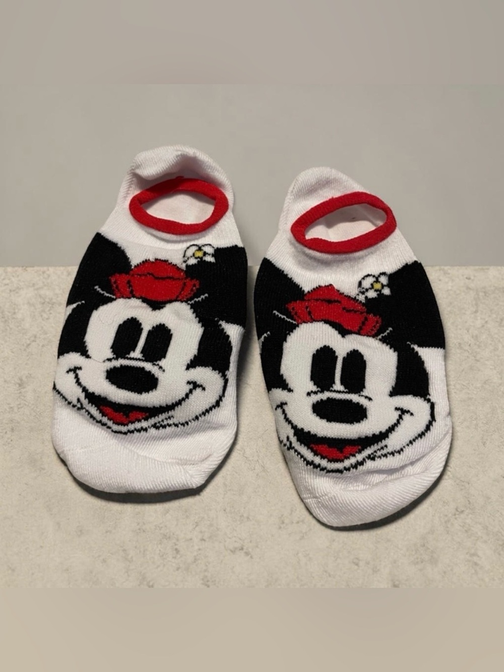 NWOT Juniors/Womens S White Minnie Mouse Disney No-Show Socks with Red Accents